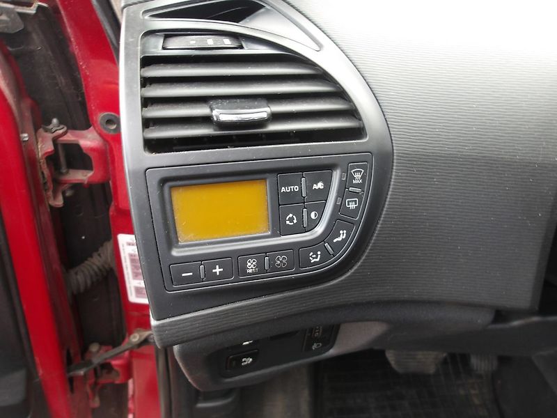 Citroën C4 Picasso 1,6HDi AUTOMAT ! 1.MAJITEL !!! - fotka 17 z 25