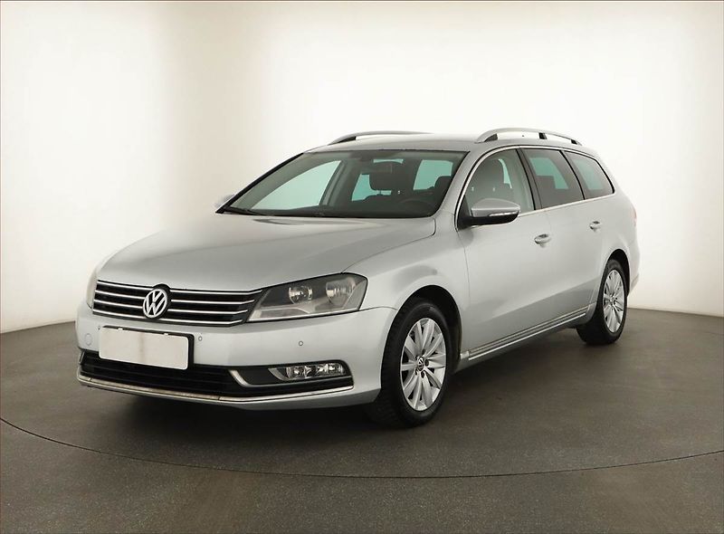 Volkswagen Passat (2012) 1.6 TDI, Navi, Tempomat - fotka 2 z 14