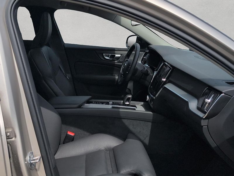 Volvo V60 B4 Plus Dark - fotka 19 z 27