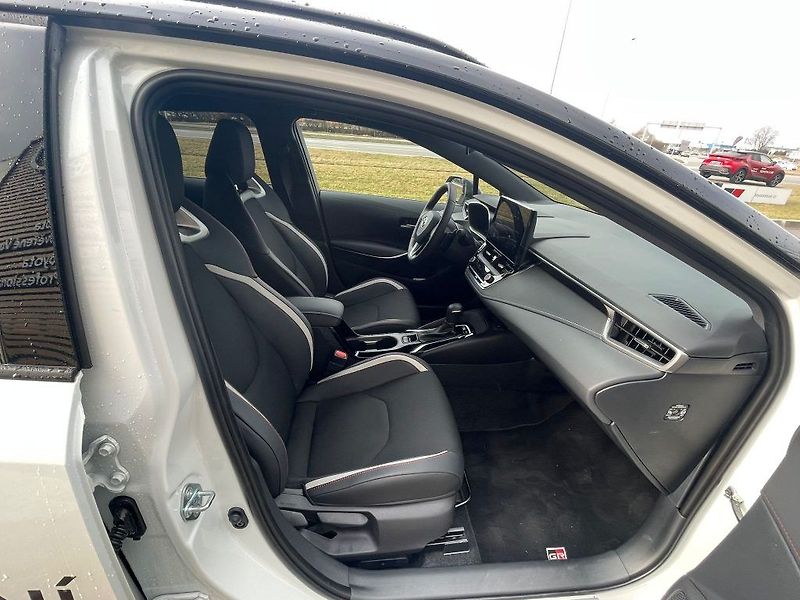Toyota Corolla 2.0 Hybrid GR SPORT - fotka 27 z 28