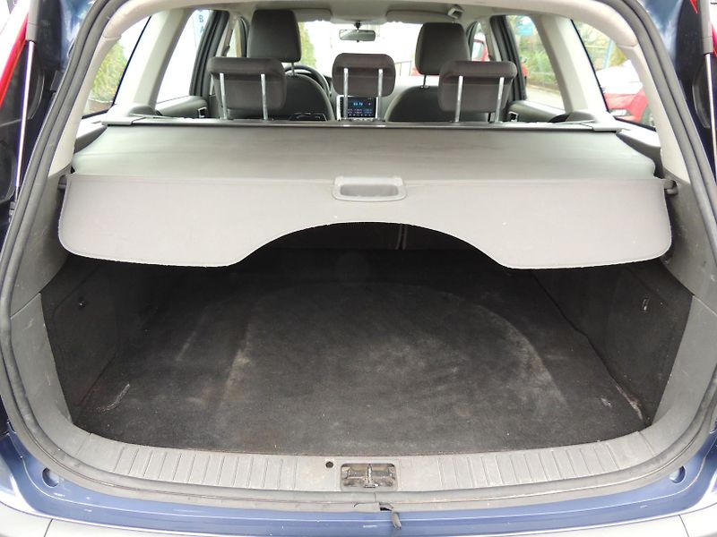 Ford Focus (2006) 1,6TDCi,80kw,Combi,klima - fotka 27 z 30