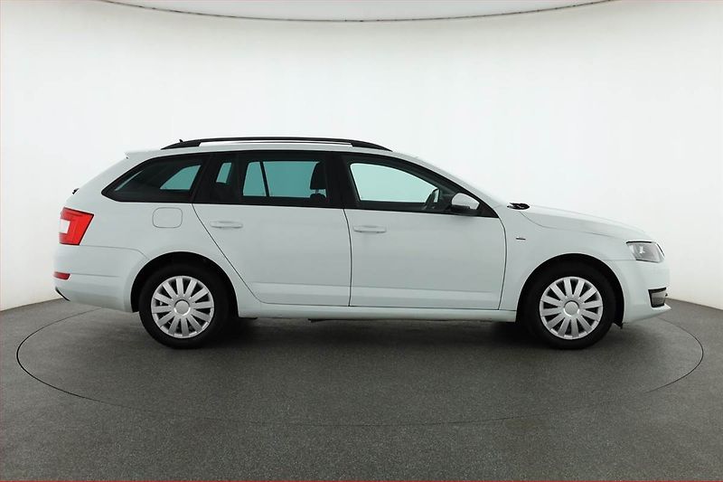 Škoda Octavia (2016) 1.6 TDI, Automat, Navi, Xenony - fotka 6 z 19