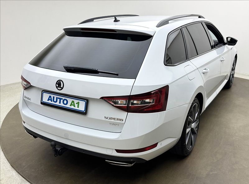 Škoda Superb 2,0 SPORTLINE 4X4 DSG 350HPAPR - fotka 4 z 55