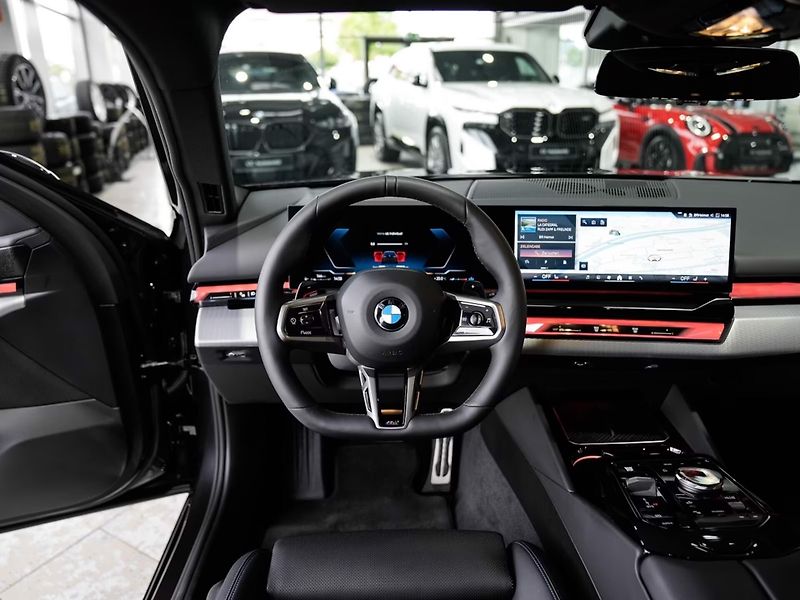 BMW Řada 5 520d xDrive M-Sport DrivAs+ HK - fotka 13 z 22