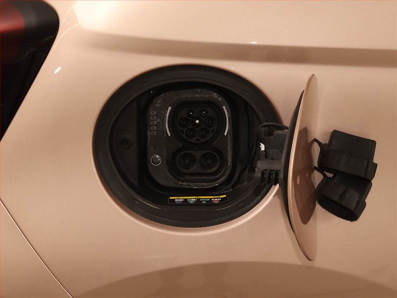 Fiat 500e (2023) 24 kWh, SoH 94%, Automat - fotka 21 z 22
