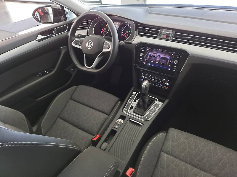 Volkswagen Passat Variant (2023) 2.0 TDI (110kW/150k) DSG, Busi - fotka 12 z 26