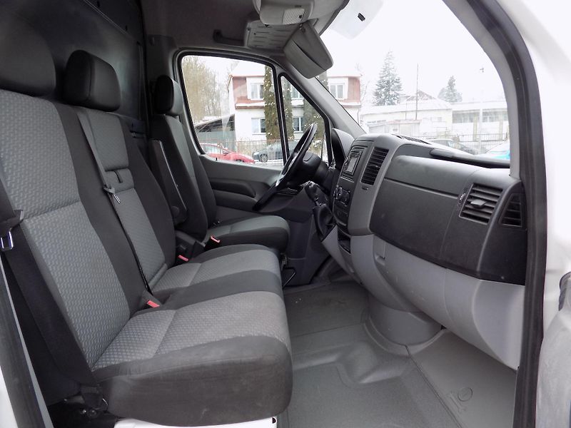 Volkswagen Crafter (2013) 2,0 120KW L2H2 SERVISKA - fotka 28 z 43