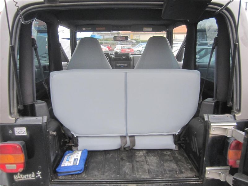 Jeep Wrangler 2.5i 4x4, Hardtop - fotka 30 z 38