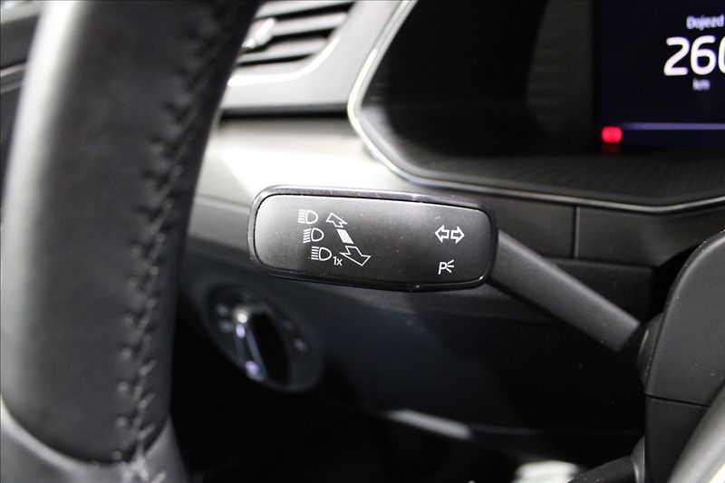 Škoda Superb 2,0 TDI Style REZERVOVÁNO - fotka 18 z 39