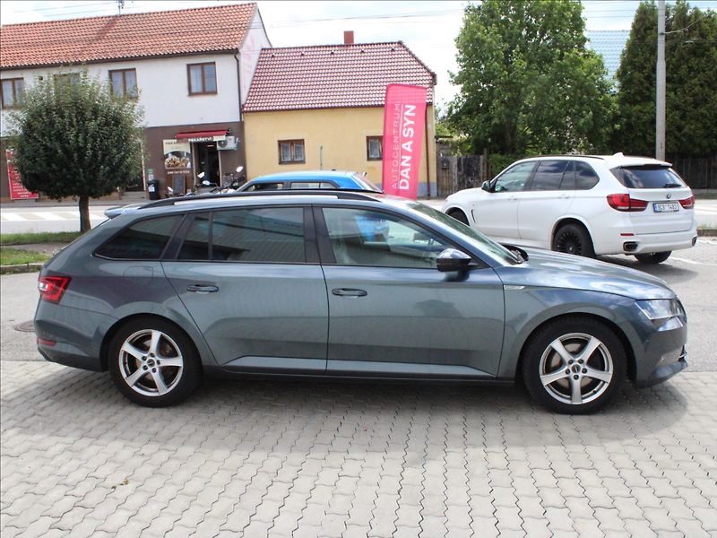 Škoda Superb 2,0 TDI DSG 140KW SPORTLINE - fotka 3 z 10