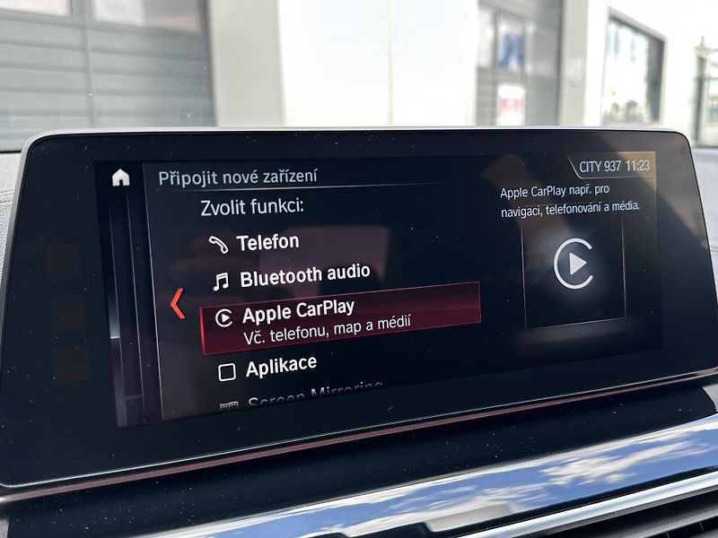 BMW Řada 5 M550d xDrive - fotka 28 z 33