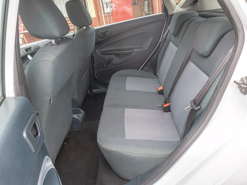 Ford Fiesta (2010) 1.25i 60KW – TAŽNÝ - fotka 33 z 40