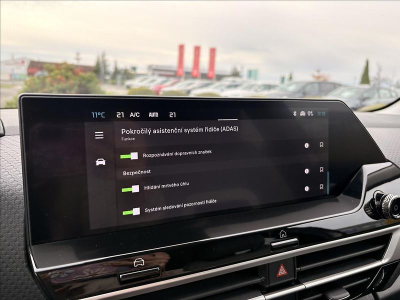 Citroën C4 1,2 MAX Petrol 130k Automatic - fotka 22 z 33