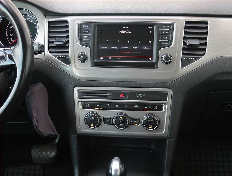 Volkswagen Golf Sportsvan (2015) 1.2 TSI, Automat, ČR,1.maj - fotka 12 z 21