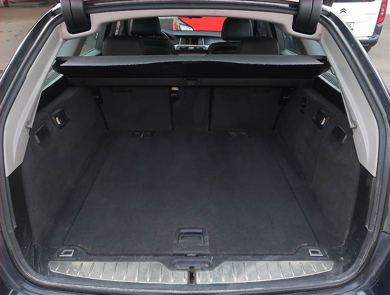 BMW Řada 5 (2015) 520d xDrive, 4X4, Automat - fotka 14 z 16