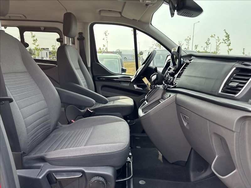 Ford Tourneo Custom 2,0 EcoBlue 125Wk Titanium L1 - fotka 19 z 37