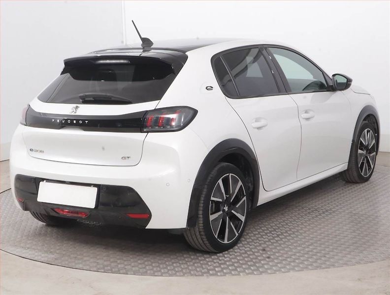 Peugeot 208 (2021) e-GT 50 kWh, SoH 86%, Automat - fotka 5 z 19