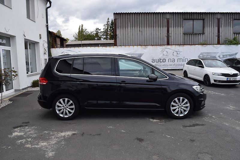 Volkswagen Touran (2017) 1.4TSI 110kw 7MÍST HIGHLIN TAŽ - fotka 6 z 48