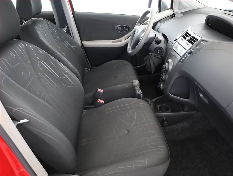 Toyota Yaris (2009) 1.0 VVT-i, ČR,1.maj - fotka 7 z 15