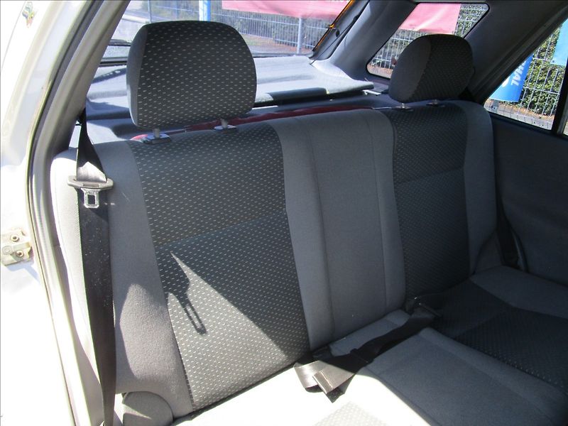 Škoda Felicia Combi 1.6MPi LX, Klima, 2. maj - fotka 22 z 40