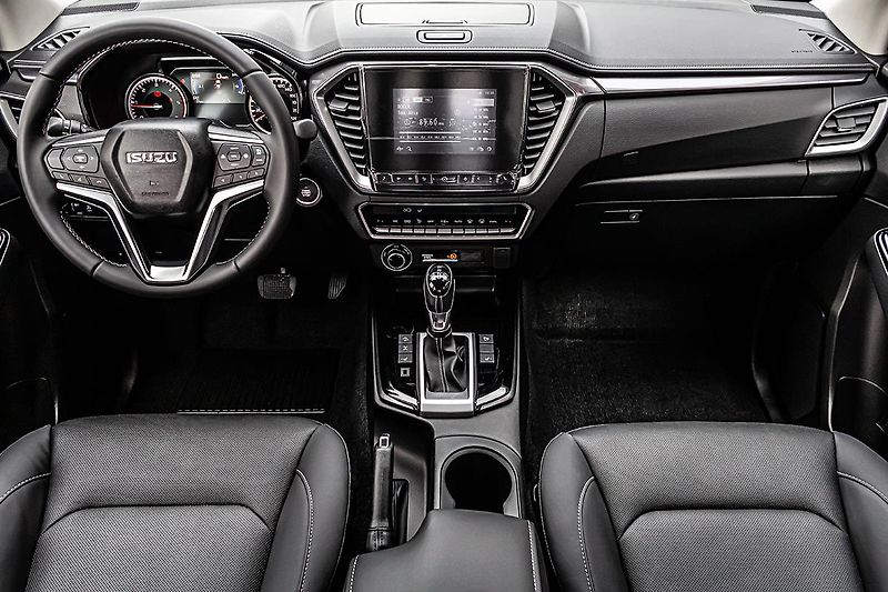 Isuzu D-Max 1,9 D AT 4x4  LSE DoubleCab - fotka 18 z 19