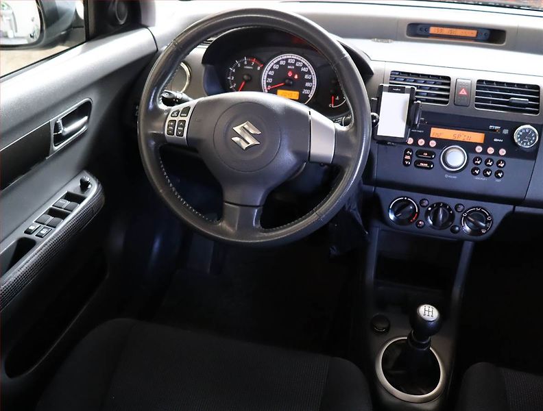 Suzuki Swift (2008) 1.3 i, 4X4, Serv.kniha, Tažné - fotka 7 z 19