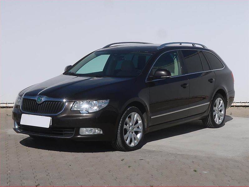 Škoda Superb (2012) Elegance 2.0 TDI, Automat - fotka 2 z 16