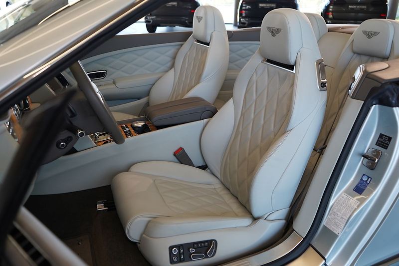 Bentley Continental GTC Mulliner, Masáže, Ventilace - fotka 22 z 52
