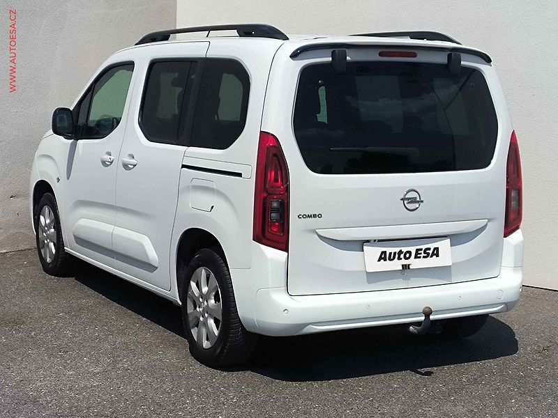 Opel Combo (2022) 1.5 CDTi, 2.maj,ČR, Elegance - fotka 6 z 19