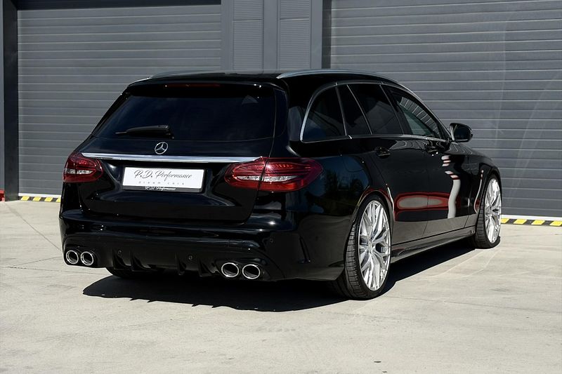 Mercedes-Benz Třídy C (2020) C 220d 4Matic AMG Line - fotka 22 z 81