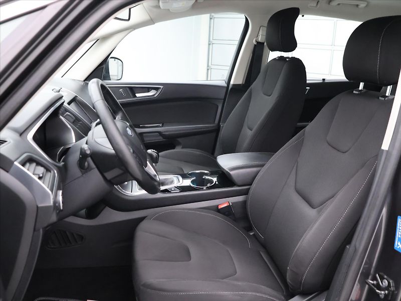 Ford S-MAX 2,0 TDCI 132kW Titanium - fotka 11 z 34