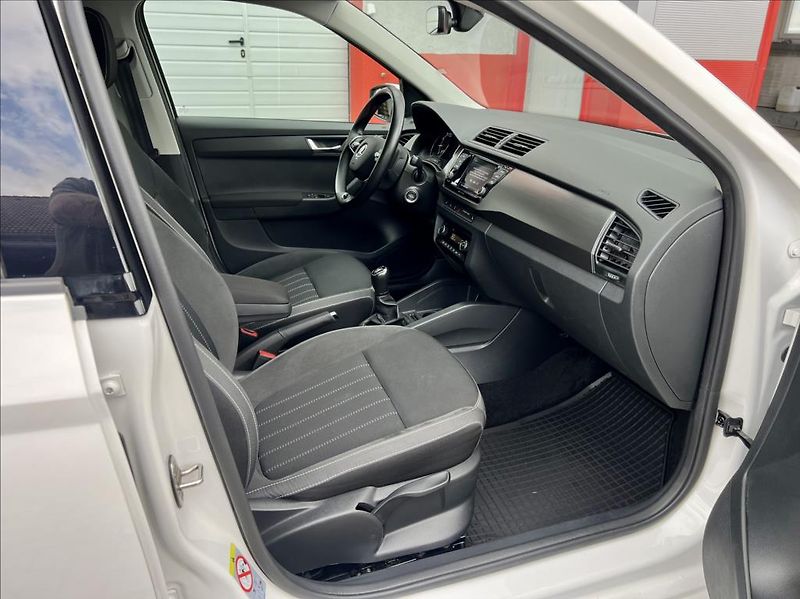 Škoda Fabia 1,0 STYLE / LED / kamera / ČR - fotka 19 z 48