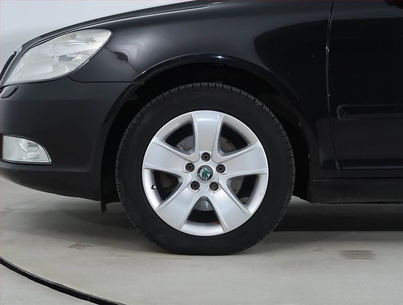 Škoda Octavia (2010) 1.6 TDI, Serv.kniha - fotka 14 z 18