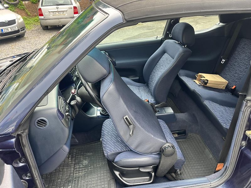 Volkswagen Golf (1996) 1,6 i 74 Kw CABRIO - fotka 9 z 14
