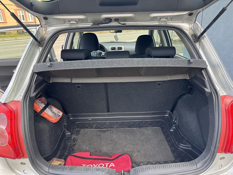 Toyota Auris 1,6VVT-i EXCLUSIVE, ČR - fotka 8 z 13