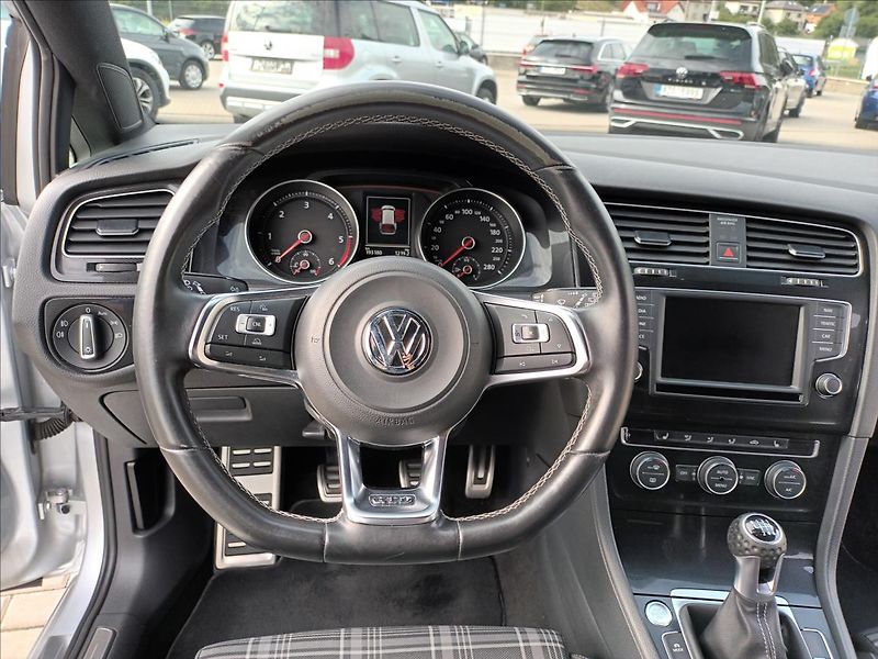 Volkswagen Golf 2,0 TDI,GTD,135KW,NAVI,XENON - fotka 12 z 50