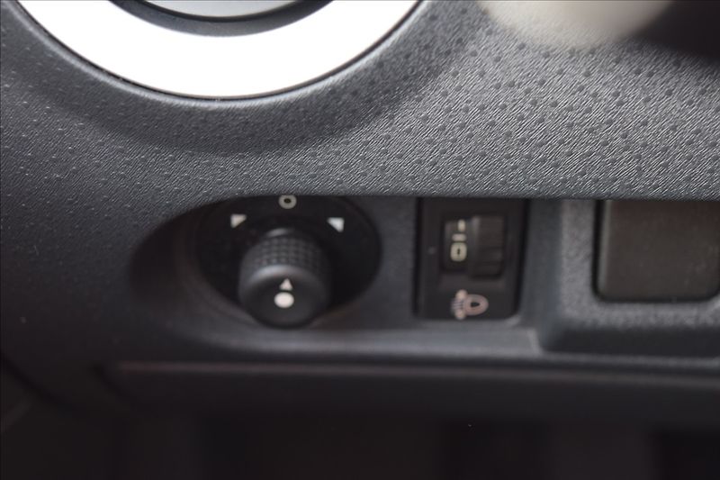 Citroën C3 1,4 i 54KW ALU NÍZKÝ NÁJEZD KM - fotka 20 z 35