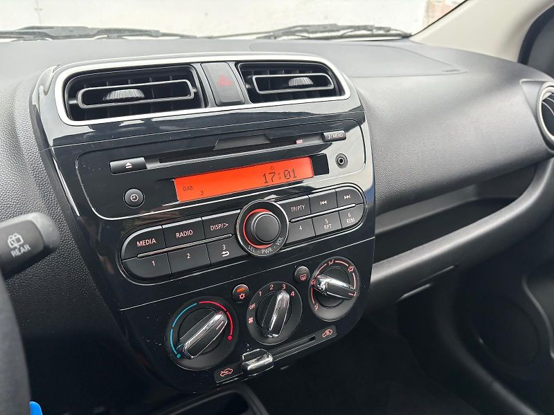 Mitsubishi Space Star 1.2 MIVEC 59kW - fotka 18 z 25