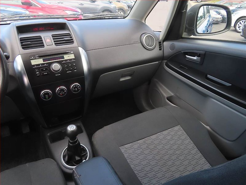 Suzuki SX4 (2008) 1.6 VVT, 4X4, Serv.kniha - fotka 8 z 17