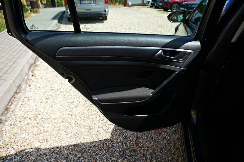Volkswagen Golf Variant (2018) MATCH 1,0 TSI 81 kW - fotka 18 z 37