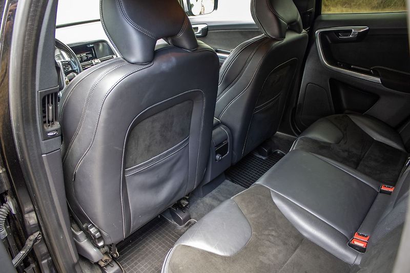Volvo XC60 Rdesign, nový motor v záruce - fotka 30 z 33