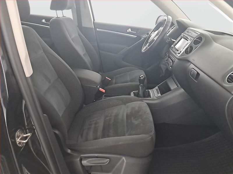 Volkswagen Tiguan (2012) R-Line 2.0 TDI, Xenony - fotka 9 z 14
