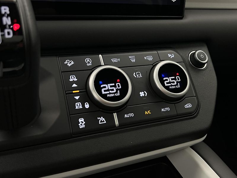 Land Rover Defender (2025) 110 D250 X-DYNAMIC SE AWD Aut - fotka 27 z 45