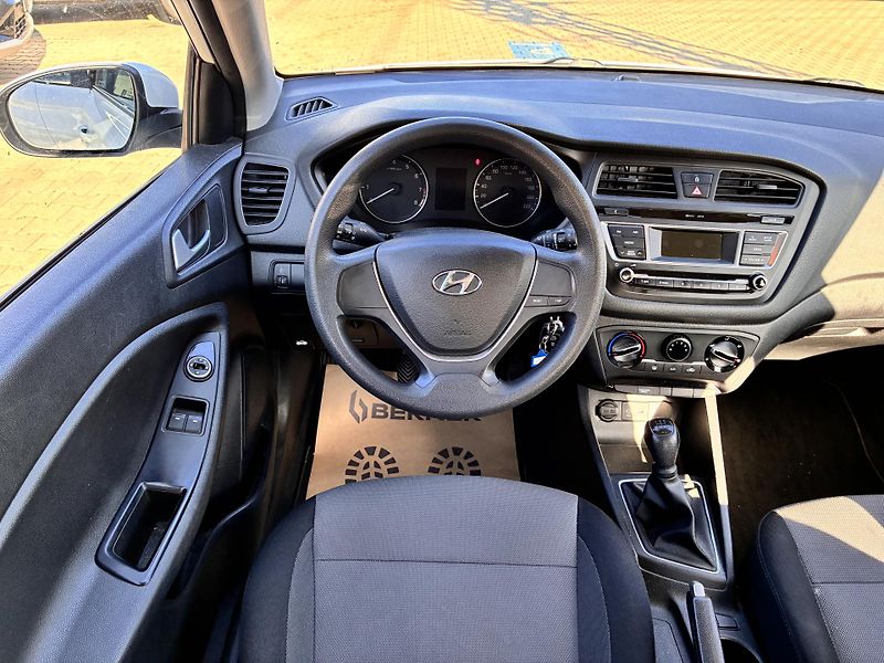 Hyundai i20 -55kW KLIMA,4x KOLA NA ZIMU - fotka 15 z 23