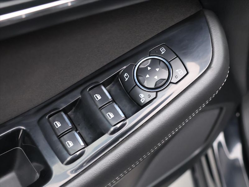 Ford S-MAX 2,0 TDCi Aut. Titanium 7-Míst - fotka 18 z 39