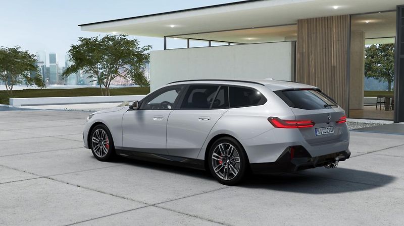 BMW Řada 5 540d xDrive Touring - fotka 3 z 14
