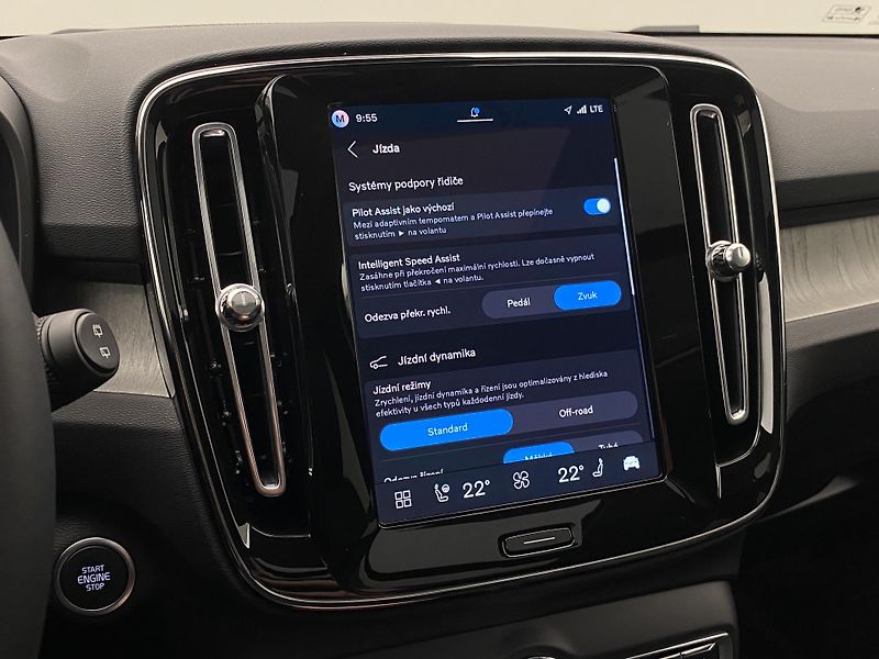 Volvo XC40 (2026) B4 AUT DARK PLUS - fotka 48 z 65