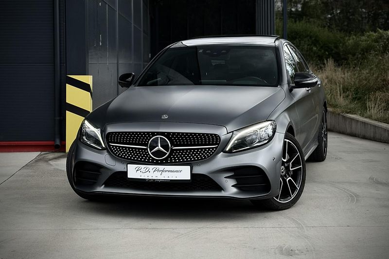Mercedes-Benz Třídy C (2019) C 300d 4Matic AMG Line - fotka 2 z 32