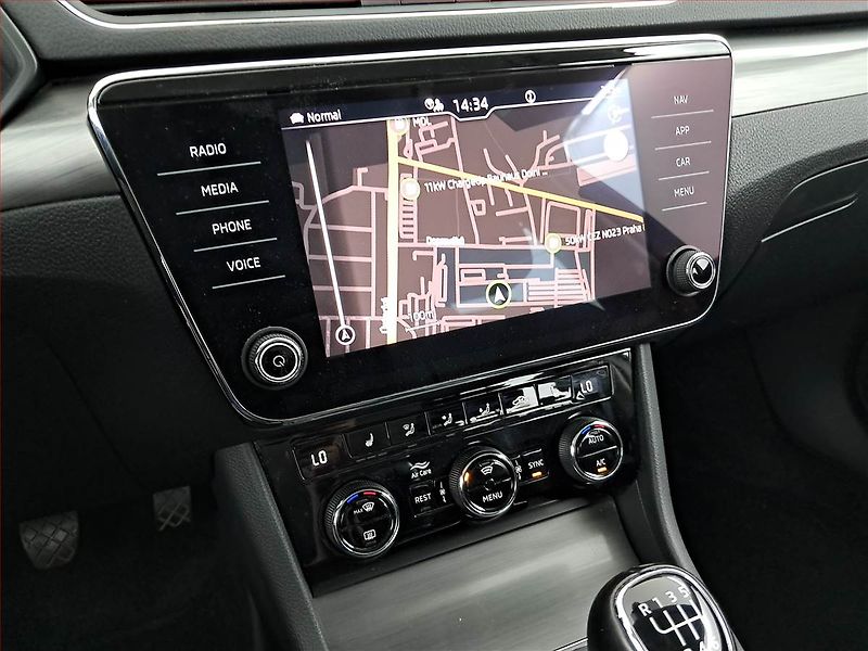 Škoda Superb (2021) Style 2.0 TDI, ČR,1.maj, Kůže - fotka 12 z 20