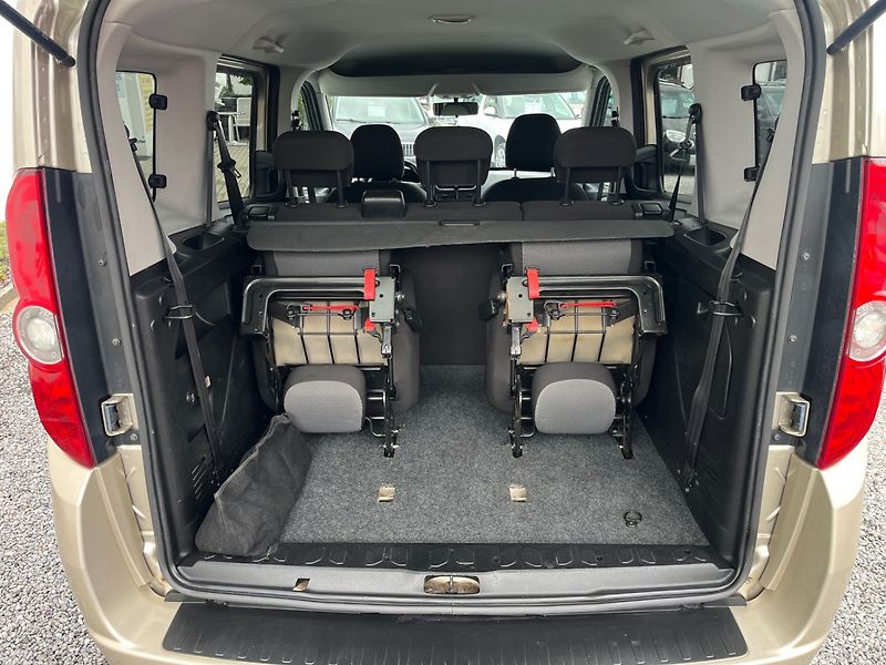 Fiat Dobló (2010) 1.6 JTD 7 Míst  Nová STK - fotka 11 z 19